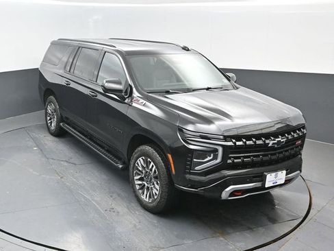 Used 2025 Chevrolet Suburban Z71 AWD/4WD image 18