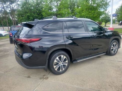 Certified 2024 Toyota Highlander XLE FWD image 7