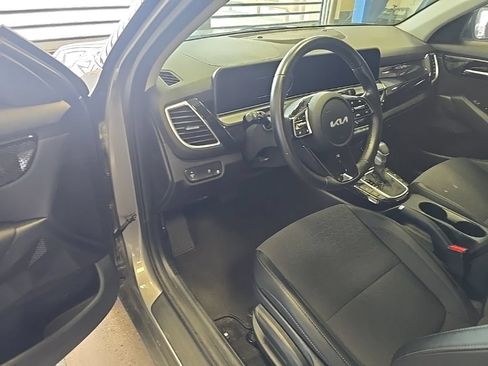 Used 2024 Kia Seltos S AWD/4WD image 5