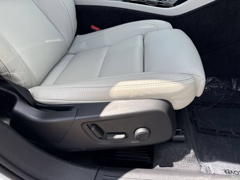 Certified 2024 Volvo XC40 B5 Plus AWD/4WD image 26