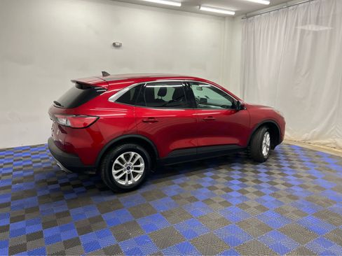 Used 2020 Ford Escape SE image 12