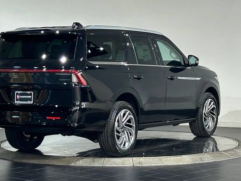 New 2026 Lincoln Navigator Reserve AWD/4WD image 9