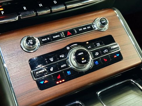 Used 2023 Lincoln Aviator Grand Touring w/ Equipment Group 301A AWD/4WD image 16