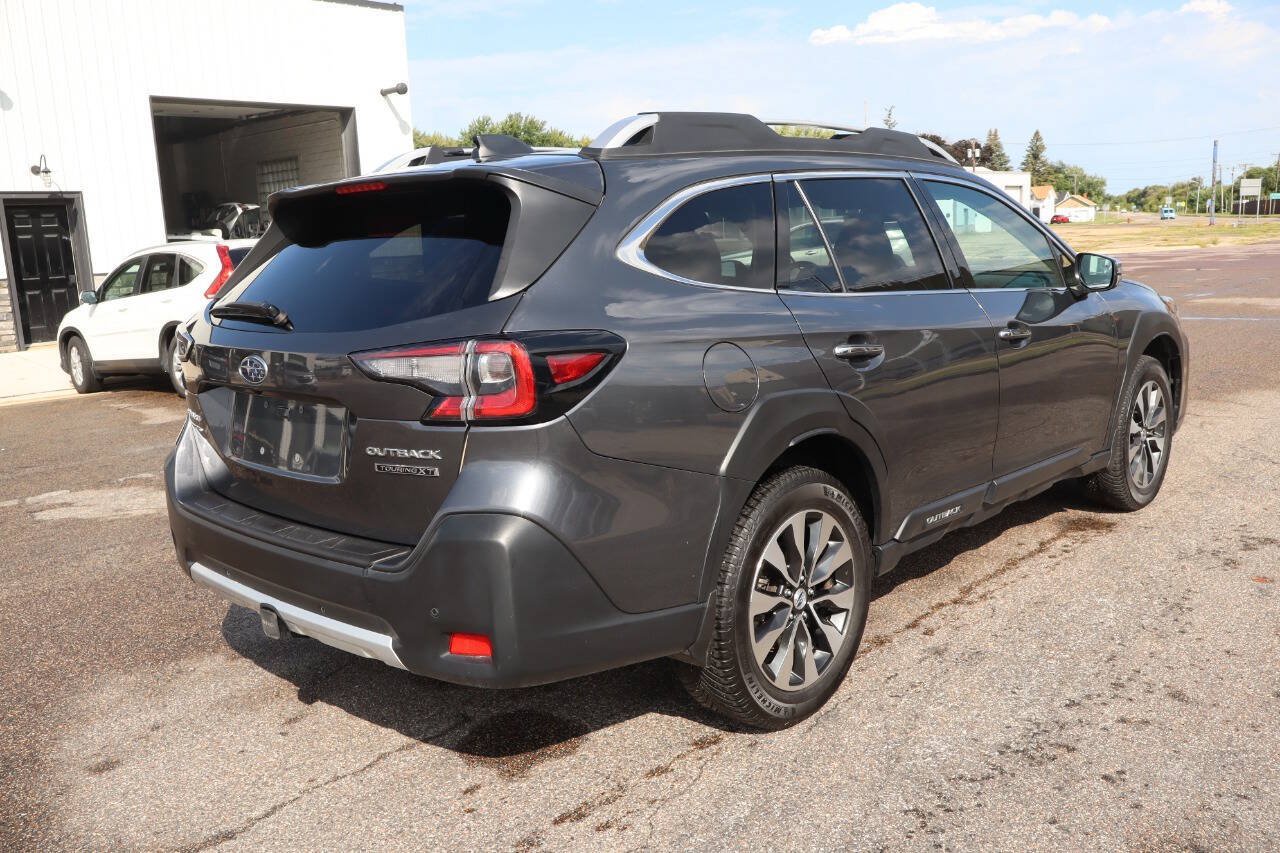 Used 2023 Subaru Outback Touring XT AWD/4WD image 3