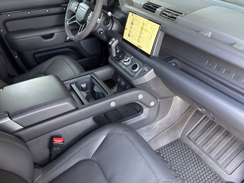 Used 2024 Land Rover Defender 110 V8 AWD/4WD image 18