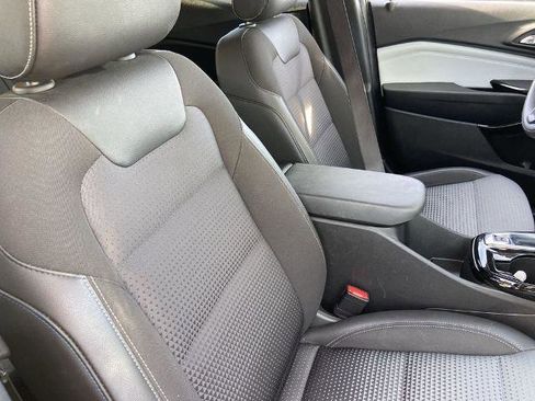 Used 2025 Chevrolet Trax LT image 23