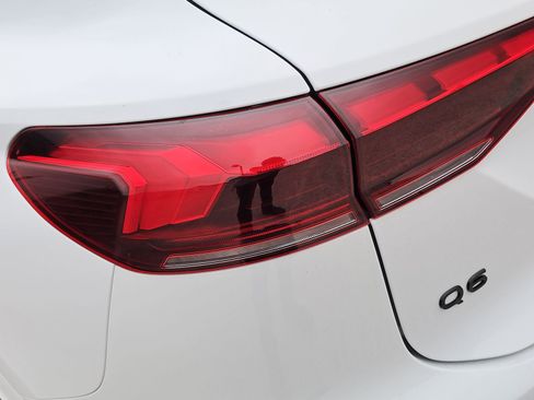 New 2025 Audi Q6 e-tron Premium Plus image 39