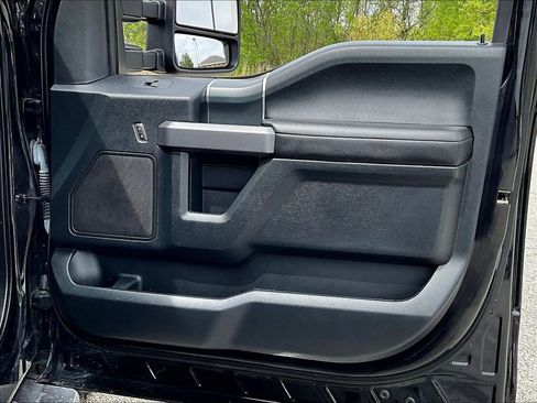 Used 2019 Ford F150 XLT w/ Equipment Group 302A Luxury AWD/4WD image 25