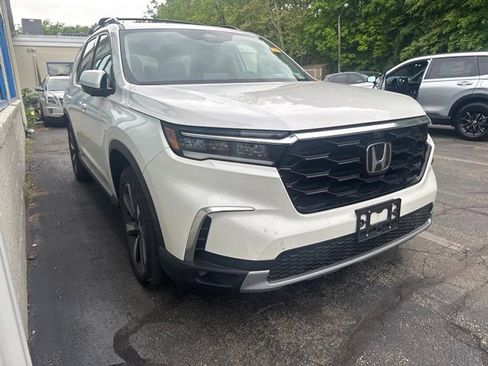 Used 2023 Honda Pilot Elite image 3