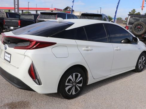 Used 2017 Toyota Prius Prime FWD image 7