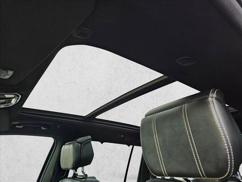 Used 2023 Jeep Grand Wagoneer 4WD w/ Flexible Seating Group image 17