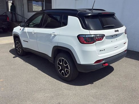 Used 2025 Jeep Compass Trailhawk AWD/4WD image 7