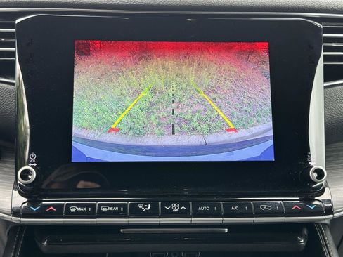 Used 2024 Jeep Wagoneer Series II w/ Flexible Seating Group image 25