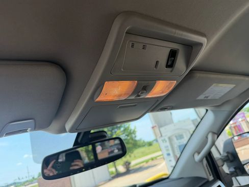 Used 2018 Nissan Titan SV w/ SV Convenience Package AWD/4WD image 17