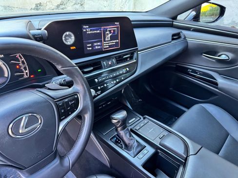 Used 2022 Lexus ES 300h w/ Accessory Package 2 image 17