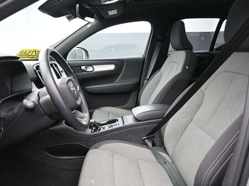 Used 2025 Volvo XC40 B5 Core AWD/4WD image 17