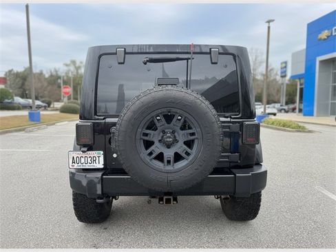 Used 2012 Jeep Wrangler Unlimited Sahara image 8