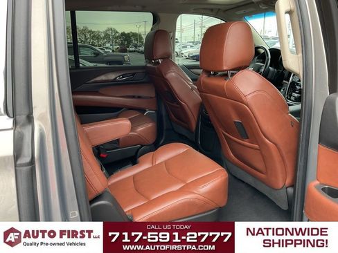 Used 2019 Cadillac Escalade ESV Premium Luxury w/ LPO, Radiant Package AWD/4WD image 17