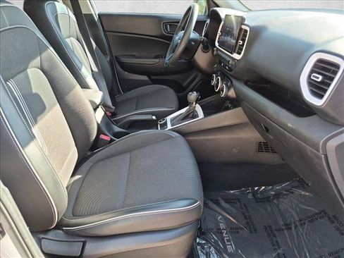 Used 2022 Hyundai Venue Limited FWD image 21