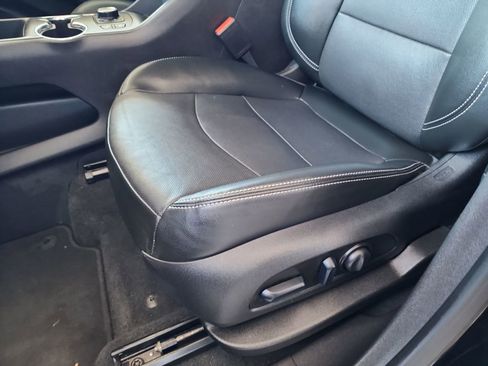 Used 2024 GMC Terrain SLT image 16