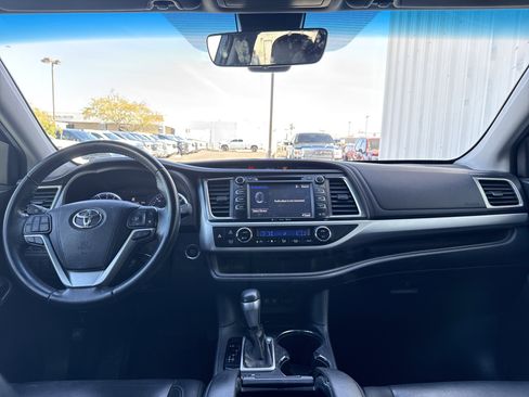 Used 2019 Toyota Highlander XLE image 15
