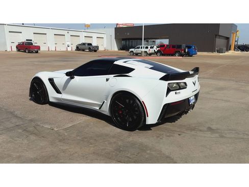 Used 2016 Chevrolet Corvette Z06 w/ 3LZ Preferred Equipment Group image 6