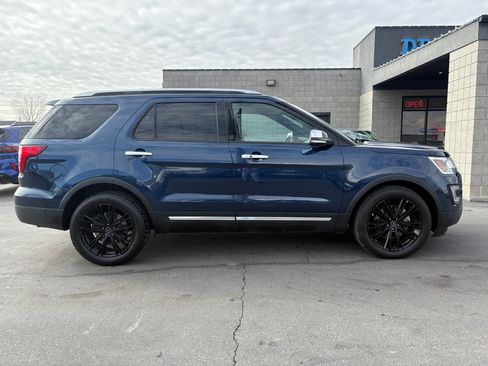 Used 2017 Ford Explorer Platinum image 4