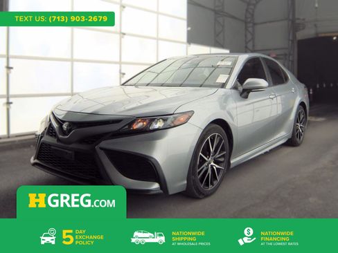 Used 2023 Toyota Camry SE FWD image 1