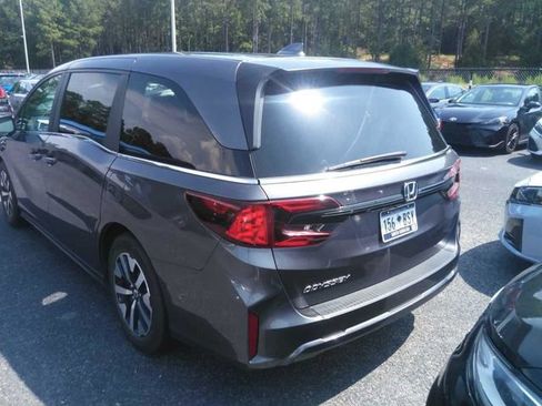 Used 2025 Honda Odyssey EX-L image 2