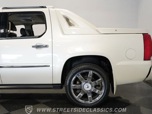 Used 2009 Cadillac Escalade EXT image 26
