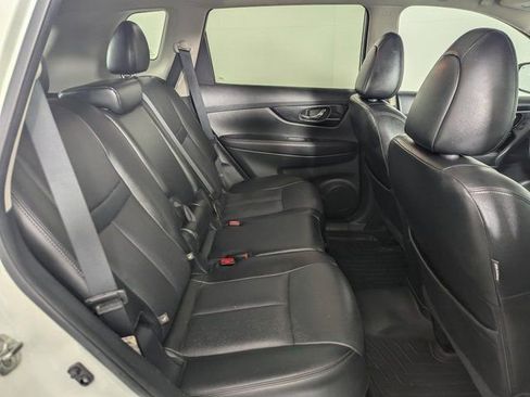 Used 2017 Nissan Rogue SL w/ SL Premium Package image 19