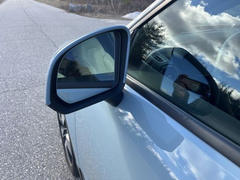 Used 2019 Volvo XC40 T5 Momentum image 11