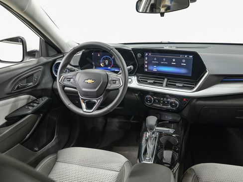 Used 2024 Chevrolet Trax LT FWD image 30