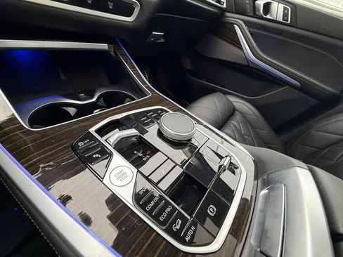 Used 2024 BMW X7 xDrive40i w/ Premium Package image 30