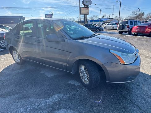 Used 2011 Ford Focus SE image 7