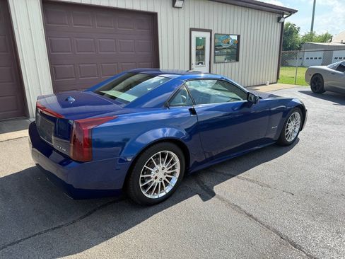Used 2005 Cadillac XLR RWD image 12