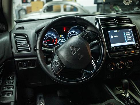 Used 2025 Mitsubishi Outlander Sport LE AWD/4WD image 15
