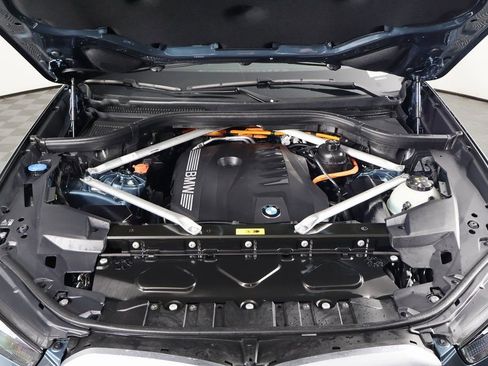 Used 2025 BMW X5 xDrive50e w/ Parking Assistance Package image 15