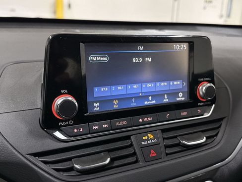 Used 2024 Nissan Altima 2.5 S FWD image 14