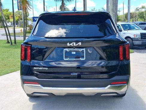 Used 2024 Kia Sorento S w/ Panoramic Sunroof Package FWD image 5