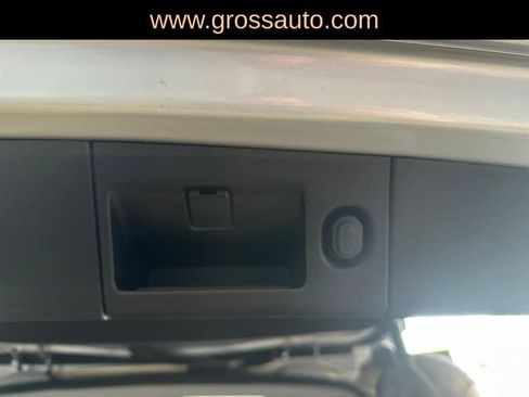 Used 2018 Chevrolet Suburban LT w/ Luxury Package AWD/4WD image 41