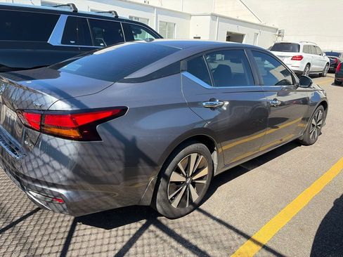 Used 2022 Nissan Altima 2.5 SV w/ SV Premium Package AWD/4WD image 6