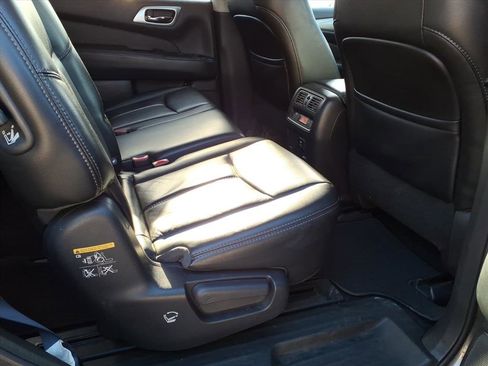 Used 2017 Nissan Pathfinder SL w/ SL Tech Package image 10