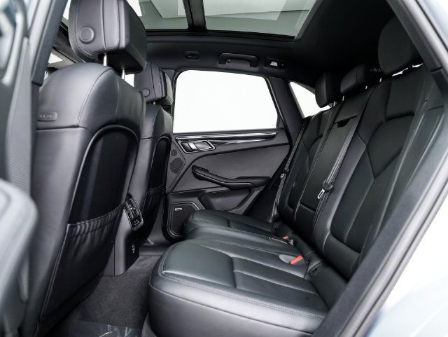 Certified 2026 Porsche Macan AWD/4WD image 26