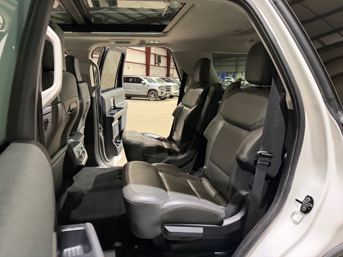 Used 2025 Ford Expedition Active AWD/4WD image 19
