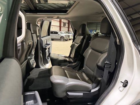 Used 2025 Ford Expedition Active AWD/4WD image 19