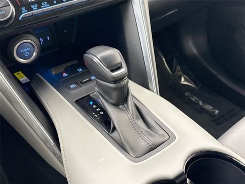 Certified 2022 Toyota Venza XLE image 23