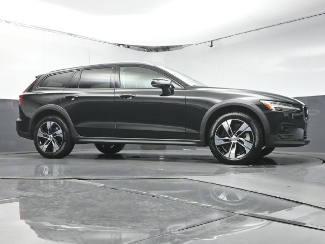Used 2025 Volvo V60 B5 Cross Country Plus AWD/4WD image 33
