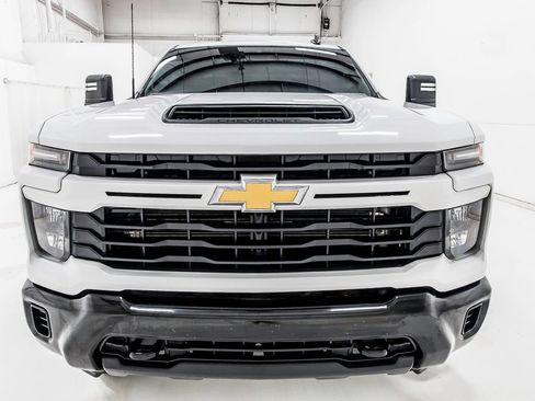 Used 2024 Chevrolet Silverado 2500 Custom w/ Custom Value Package AWD/4WD image 11