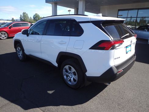 Used 2021 Toyota RAV4 LE AWD/4WD image 3